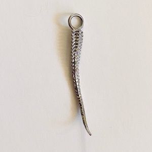 Verameat Spine Feel pendant